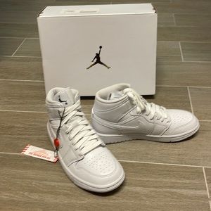 Women’s Air Jordan 1 Mid. Size 6.5